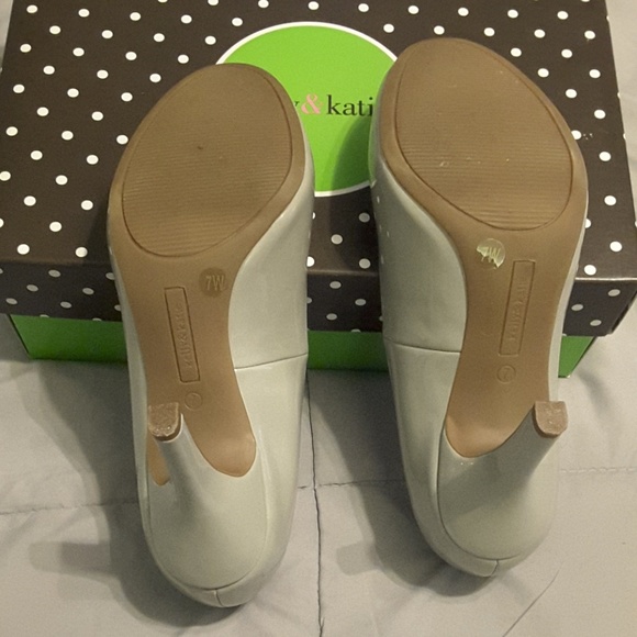 Grey pumps 7wide - Picture 4 of 8